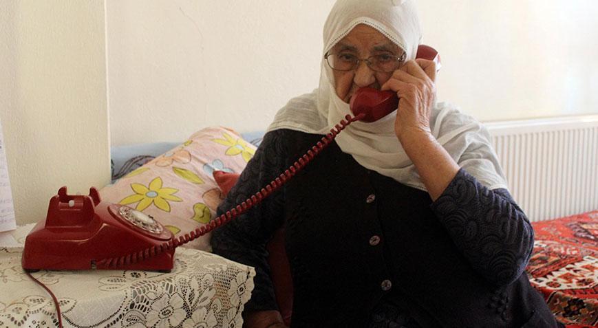 44 yıl önce aldığı ahizeli telefonla iletişim kuruyor! ‘Başka bir telefon ile konuşamam’