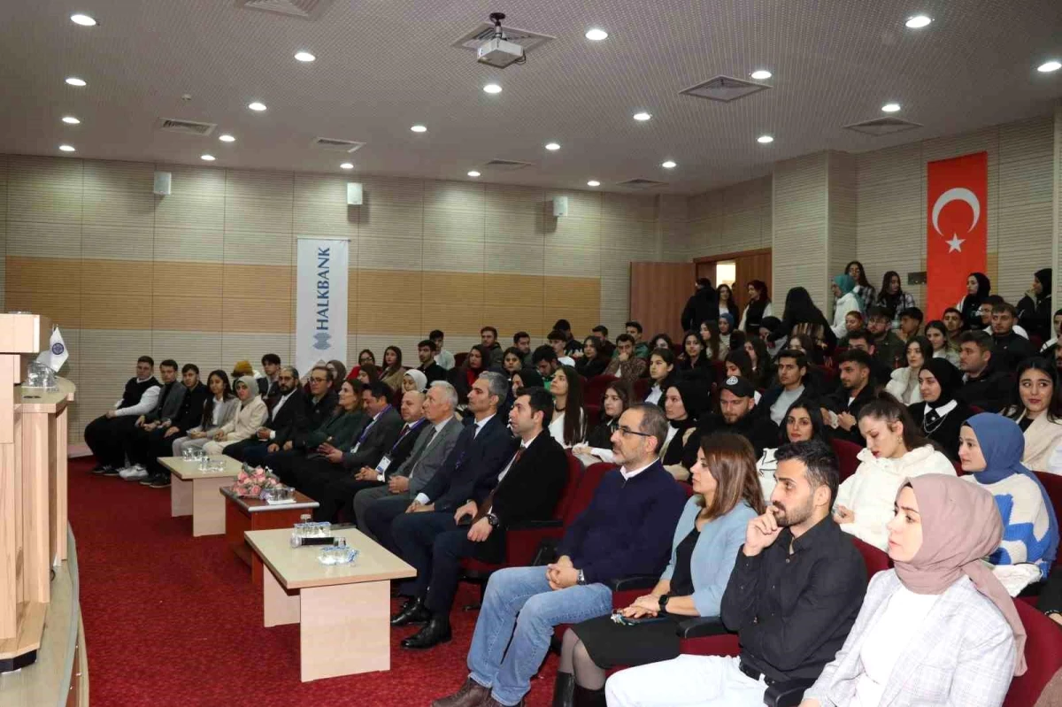 Atatürk Üniversitesi Oltu Beşeri ve Sosyal Bilimler Fakültesi’nde Sigortacılık Sektörü Kariyer Paneli Düzenlendi