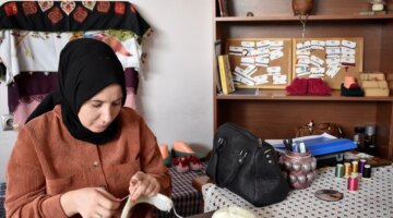 Bitlis Belediyesi Kadın Destek Merkezi’nde Kadınlar Hem Meslek Öğreniyor Hem de Aile Bütçelerine Katkı Sağlıyor