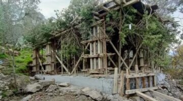 Bodrum’da Kaçak İnşaat Ağaç Dallarıyla Gizlenmiş