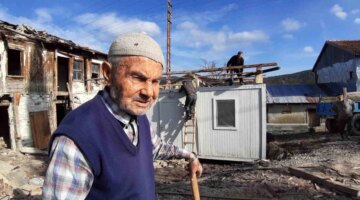 Bolu’da Ahşap Evini Kaybeden 90 Yaşındaki İrfan Yazgan İçin Konteyner Hazırlandı