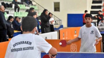 Diyarbakır Büyükşehir Belediyesi Uyanış Gençlik Masa Tenisi Dostluk ve Dayanışma Turnuvası Düzenledi