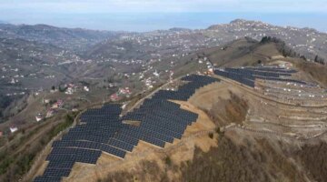 Doğu Karadeniz’in yüksek tepeleri güneş enerji santralleri ile kaplanıyor