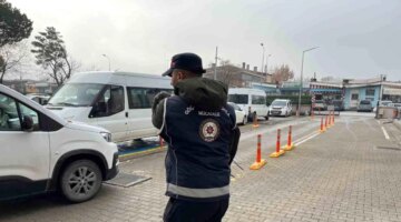Erzincan’da durdurulan tırda 49 düzensiz göçmen yakalandı, tır sürücüsü tutuklandı