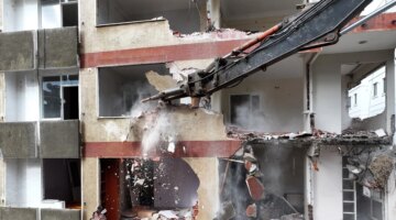 KİPTAŞ, Kadıköy Bostancı’da Gülzar Apartmanı’nın yıkımını gerçekleştirdi
