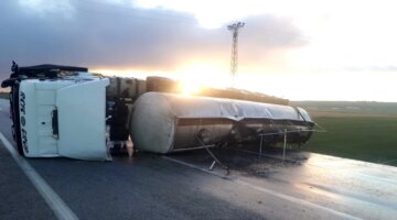 Konya’da tankerin devrilmesi sonucu trafik kazası: 2 yaralı