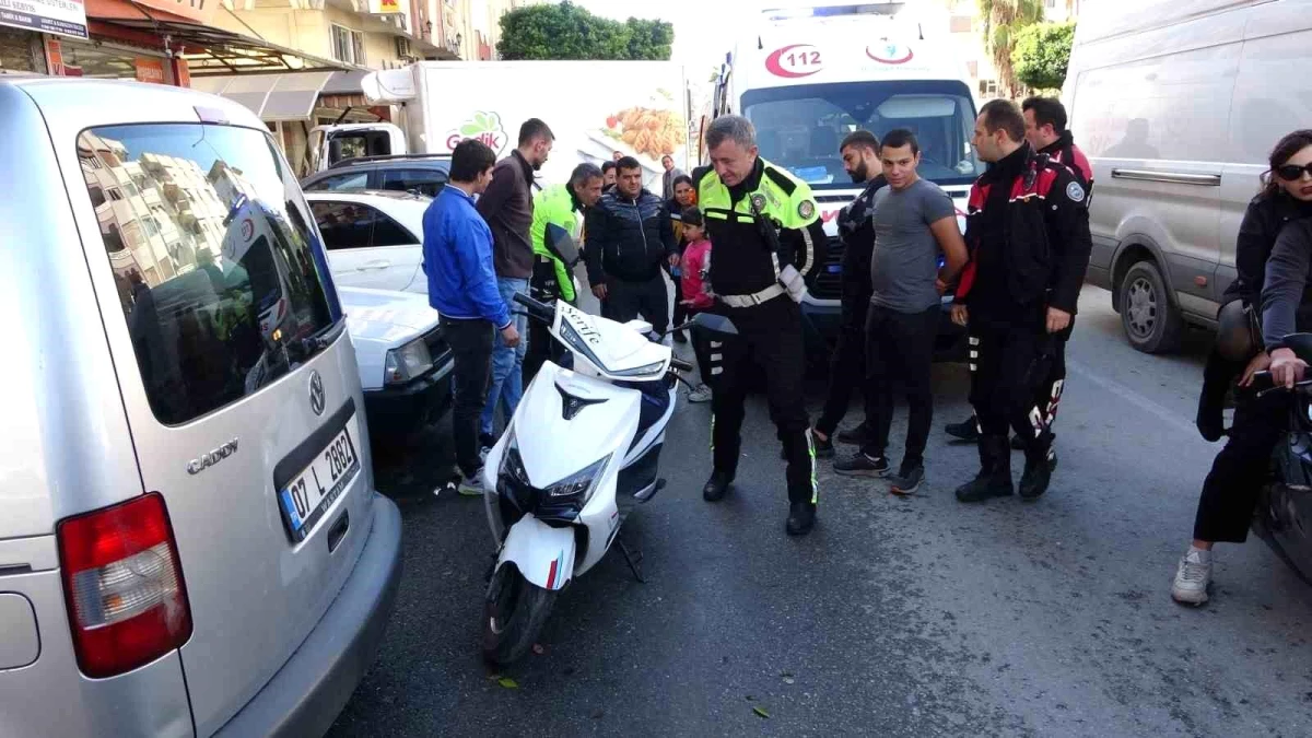 Manavgat’ta kamyonun çarptığı motosikletten düşen 8 yaşındaki kız, annesini sakinleştirdi