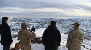 Tunceli Valisi, askerleri ziyaret etti ve terörle mücadeleyi destekledi