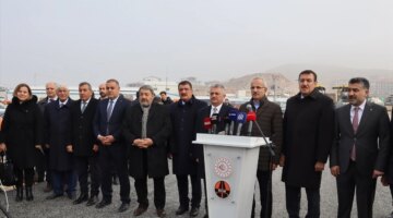 Ulaştırma ve Altyapı Bakanı: Depremlerden etkilenen yollar için 12 milyar lira harcama yapılacak